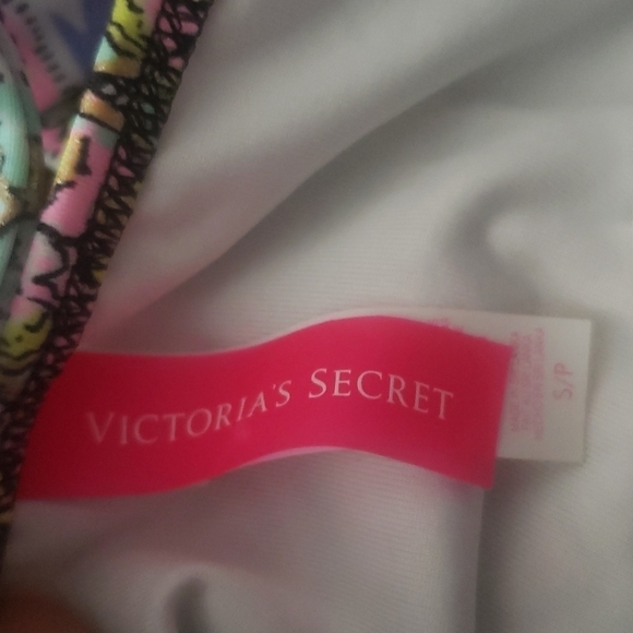 Victoria's Secret 3 In 1 Bikini Set - Picture 6 of 8
